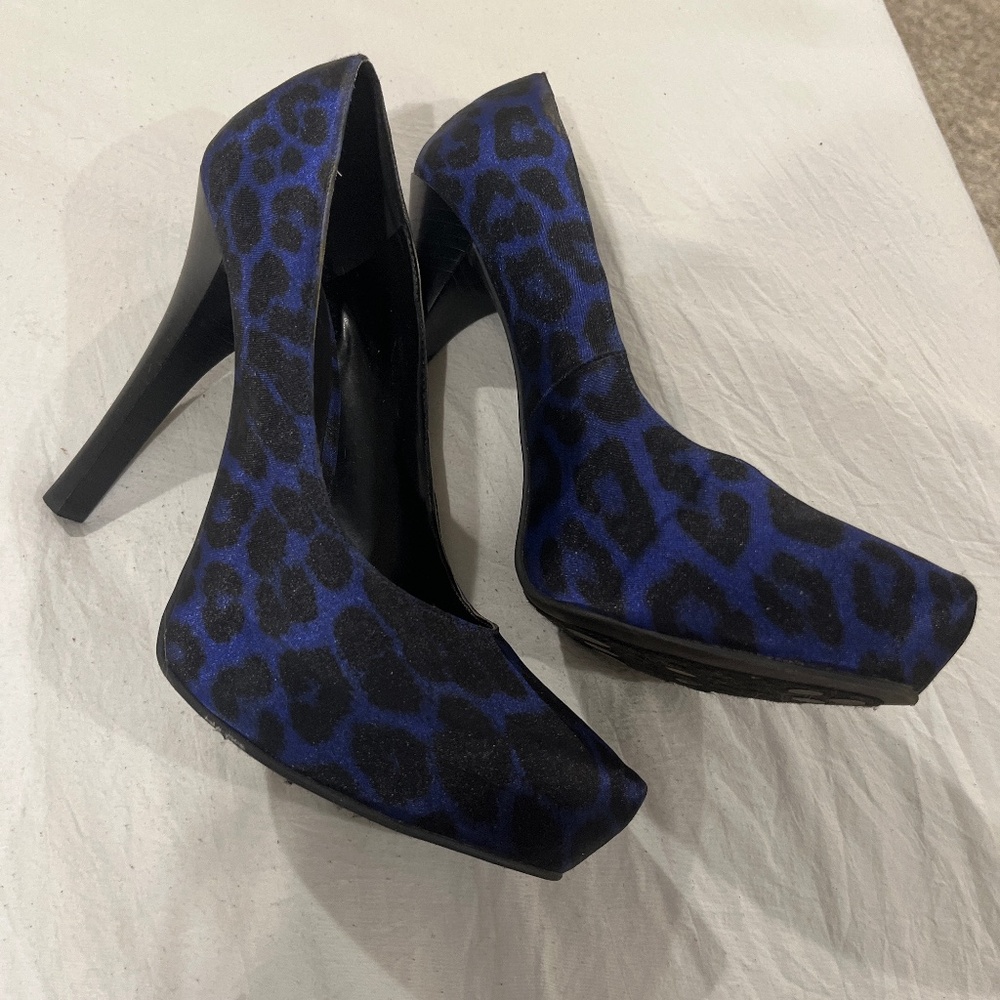 💙🖤Carlos Santana blue and black leopard print heels